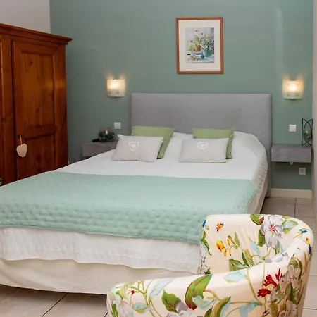 Bed and breakfast D'ault 3*
